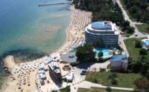 Лятна Почивка 2019 на Първа Линия в Св. Константин и Елена, All Inclusive до 04.07 в Сириус Бийч