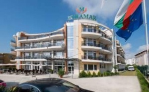 Ранни Записвания Лято 2019 на Плаж Каваци, през Юли и Август Оферта Полупансион от Хотел Мирамар