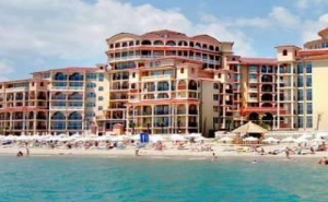 Лятна Почивка 2019 с Безплатен Аква Парк в <em>Елените</em>, All Inclusive до 11.07 в Хотел Атриум