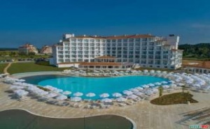 Супер Оферта за Нов Хотел на Обзор, All Inclusive до 03.07 с Безплатен Плаж от Сънрайз Блу Меджик Резорт