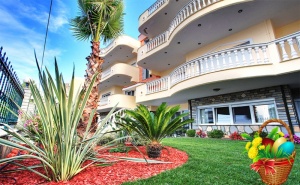 Слънчев Великден в <em>Керамоти</em>, Гърция. 3 или 5 Нощувки в Stayinn Keramoti Vacations Apartments! Възможност за Празничен Обяд с Гръцка Музика и Бонус Вечеря!