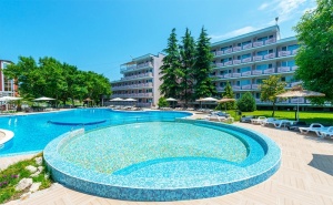 Слънчева Ваканция в <em>Приморско</em>! 2 или 3 All Inclusive Нощувки за Четирима + Басейн в Хотел Белица!