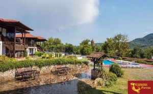Почивка в Еленския Балкан! Нощувка, Закуска и Вечеря + Сауна, Парна Баня и Джакузи в Хотелски Комплекс Еленски Ритон, с. Средни Колиби!