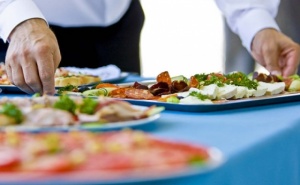 Цели 145 бр. Вкусни и Апетитни Солени Коктейлни Хапки за 58.50 лв. от H&d Кетъринг. Вземете Ги!
