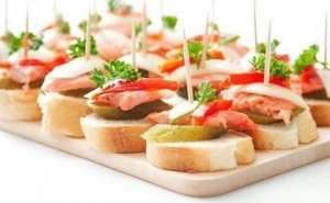 Цели 110 бр. Вкусни и Апетитни Солени Коктейлни Хапки за 36.90 лв. от H&d Кетъринг. Вземете Ги!
