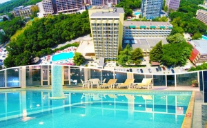 Нощувка на човек на База All Inclusive + Басейн и Спа в Хотел Шипка 4*, К.к. <em>Златни Пясъци</em>
