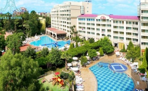 Нощувка на човек на База All Inclusive + 2 Басейна и Анимация в Хотел Алба****, <em>Слънчев бряг</em>. Дете до 12Г. - Безплатно
