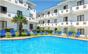 Ползвате Ол Инклузив, А Плащате Закуска и Вечеря в Хотел Dolphin Beach - Касандра, Халкидики, за Три Нощувки на човек, Басейн и Интернет/ 24.05 - 31.05.2019