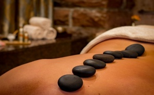 Лечебен Масаж с Хималайски Камъни + Престой в Солен Кът в Nail & Relax Bar, София