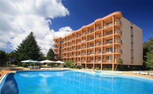 Цяло Лято в К.к Чайка! All Inclusive + Басейн в Хотел Бона Вита. Безплатно: Лифт до Частен Плаж, Шезлонг и Чадър!
