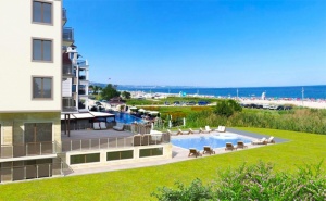Лято 2019 на 1-Ва Линия в Кранево! Нощувка на човек на База All Inclusive + Басейни, Шезлонг и Чадър на Плажа от Новооткрития Хотел Верамар Бийч****