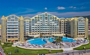 Цяло Лято на Първа Линия в Слънчев Бряг! All Inclusive + Басейн в Хотел Виктория Палас 5*!