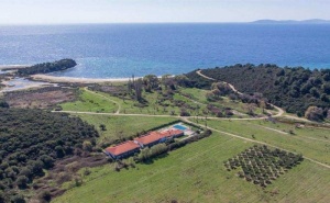 Безплатно за Деца до 12 Год. в Хотел Azapiko Blue Sea - Ситония,за Две Нощувки на човек със Закуска и Вечеря, Чадър и Шезлонг Край Басейна и Безплатен Паркинг / 01.07.2019 - 31.07.2019