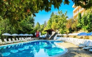 Юни и Юли в Златни Пясъци! All Inclusive + Басейн в Хотел Вежен, К.к Чайка на 5Мин. от Плажа!