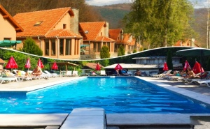 2 Нощувки на човек на База All Inclusive Light + Басейн само за 72лв. в Комплекс Грийн Вилидж, Рибарица! Дете до 12Г. - Безплатно!