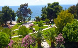 Last Minute за почивка в Гърция на 30м. от плажа. 2 или 3 All Inclusive Light нощувки + басейн в Golden Beach Metamorfosi 3*, Халкидики!