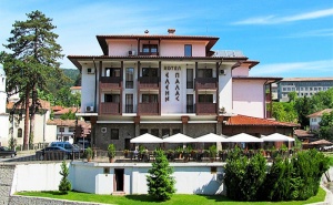 Spa Почивка в Еленския Балкан! Нощувка, Закуска и Вечеря + Басейн, Сауна и Парна Баня в Елени Палас, Елена!