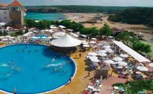 Първа Линия с Анимация All Inclusive Оферта за за Икономични Стаи до 11.07 в Белла Виста, Синеморец