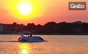 1 Час Разходка с Яхта по Залез Слънце Около Стария Несебър и Слънчев Бряг, Плюс Напитки и Дегустация на Миди