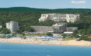 Късно Лято! Нощувка на човек на База All Inclusive в Парк Хотел Голдън Бийч****, <em>Златни Пясъци</em>. Дете до 12Г. – Безплатно