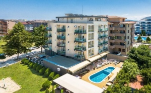 Септември в Приморско! Нощувка на човек на база All inclusive light + басейн в хотел Свети Димитър