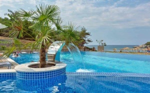 20 % отстъпка и ДВЕ деца БЕЗПЛАТНО в хотел Thassos Grand Resort - о-в Тасос през СЕПТЕМВРИ. За ТРИ нощувки на човек със закуска, чадър и шезлонг на плажа и басейна / 10.09.2019 - 23.09.2019