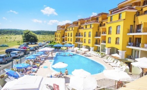 От 9 до 14 Септември. Нощувка на човек на база All Inclusive + басейн, шезлонг и чадър в Серена Резиденс, Созопол. Две деца до 14г. - БЕЗПЛАТНО!!!