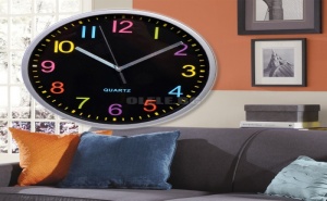 Стенен Часовник с Цветни Числа