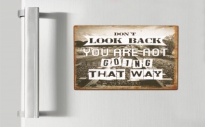 Метално Магнитче за Хладилник Dont Look Back