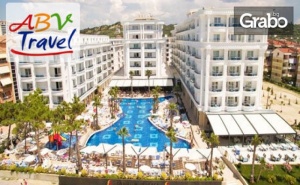 Нова Година в Албания! 3 Нощувки със Закуски и 2 Вечери в Хотел Grand Blue Fafa Resort*****, Плюс Транспорт