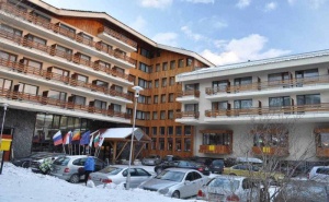 Нова Година в Сърцето на Родопите - Хотел Перелик 5* - Пампорово, за Три Нощувки на човек със Закуска, Вътрешен Плувен Басейн, Фитнес Център и Транспорт до Ски Зоната