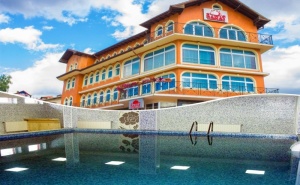 Нощувка на човек на База All Inclusive Light + Басейн и Релакс Зона от Релакс Хотел Сарай до <em>Велинград</em>