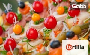 Плата със 105, 155 или 205 Броя Солени или Сладки Коктейлни Хапки Микс