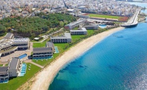 Незабравимо Начало на Лято 2020 в Grecotel Astir 5*, Александруполи - Пакет от Пет Нощувки със Закуски, Безплатно Ползване на Чадъри и Шезлонги на Плажа Към Хотела