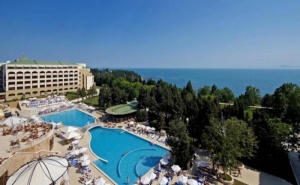 Почивка в Хотел Сол Несебър Маре и Аквапарк 4* за Пет Нощувки на Ол Инклузив / 01.05 - 31.05 и 29.09 - 31.10.2020