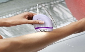 Комплект Епилатор Philips Satinelle Essential и Четка за Лице Visa Pure Мини с Аксесоари
