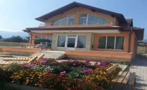 Нощувка за 8+2 Човека + Трапезария с Камина в Къща Маноли Край Разлог - с. Годлево