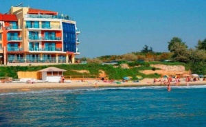 Ранно Лято на Море в Хотел Бижу 3*, Равда - Една Нощувка със Закуска и Вечеря, Ползване на Басейн, Шезлонг и Чадър Край Басейна / 20.05 - 15.06.2020