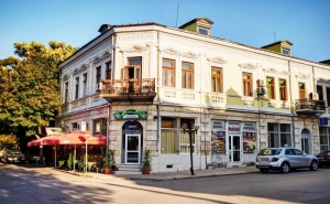 Нощувка със Закуска на човек в Хотелски Комплекс Изрова, гр. Русе