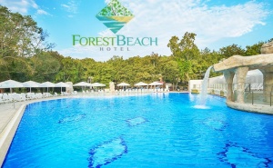 5+ Нощувки на човек на База All Inclusive + Басейн, Шезлонг и Чадър на Плажа в Хотел Форест Бийч****, <em>Приморско</em>
