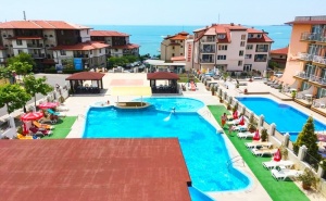 Ранни Записвания за Море! 2+ Нощувки на База All Inclusive на човек + Басейн на 50М. от Плажа от Хотел Корона, <em>Свети Влас</em>