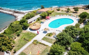 Лято 2020 в Хотел Кремиковци, <em>Китен</em>! Нощувка за Двама на База All Inclusive + Басейн. Дете до 12Г. Безплатно