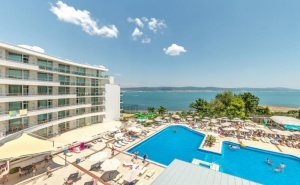 Нощувка на база All Inclusive + басейн и анимация за деца и възрастни в хотел Феста Панорама, Несебър