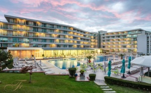 Нощувка на човек на База All Inclusive + Басейн и Анимация за Деца и Възрастни в Хотел Феста Панорама, <em>Несебър</em>