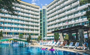 3, 5 или 7 Нощувки на човек на База All Inclusive + Басейн в Гранд Хотел Оазис, <em>Слънчев бряг</em>, само на 80 М. от Плажа. Безплатно-Дете до 13Г.