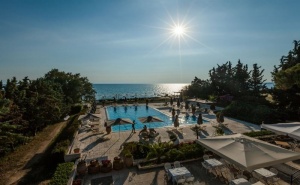 5 дни за двама със закуска и вечеря през Юни 2021 в Bomo Kassandra Mare Hotel