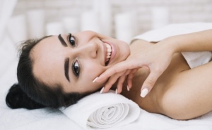Безиглена Мезотерапия + Rf Лифтинг на Цяло Лице от Savana Esthetic Center