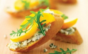 Цели 115 бр. Вкусни и Апетитни Солени Коктейлни Хапки за 38.50 лв. от H&d Кетъринг. Вземете Ги!