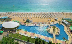 Семейна All Inclusive Почивка с Безплатни Чадър и Шезлонг на Плажа или Басейна в Хотел Морско Око Гардън 4* - Златни Пясъци! /12.07.2021 г.-25.08.2021 г./