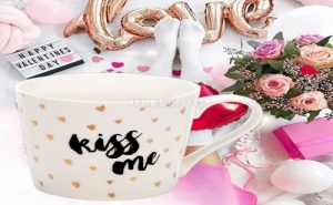 Романтична Чаша за Кафе на Златни Сърчица Kiss Me